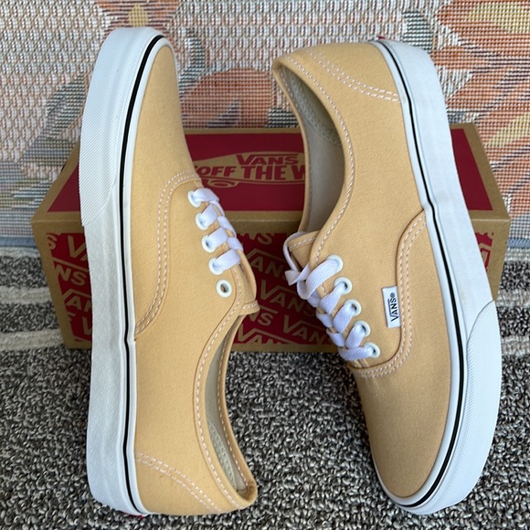 Vans WMNS Authentic
Color Theory Honey Peach
VN0A5KS9BLP
Sneakers - Picture 12 of 16